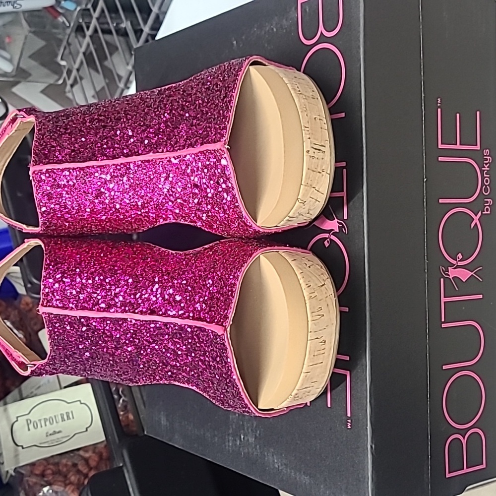 NIB fuchsia glitter carley wedge